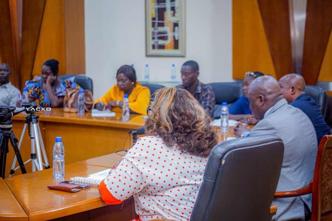 Participants et presse lors de la présentation de la formation
