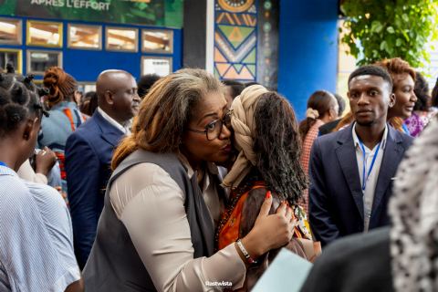 Moment d'émotion entre participantes