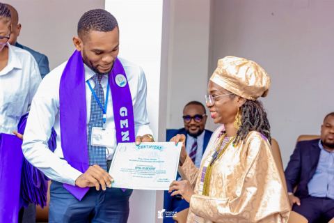Remise des diplômes — sourires de la promotion